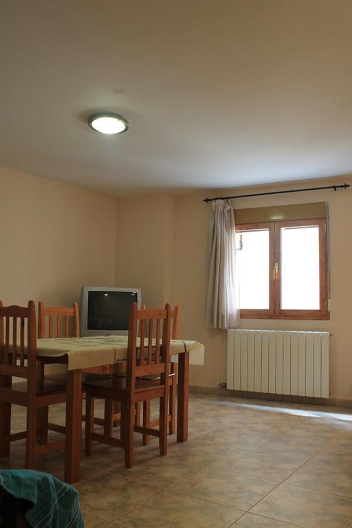Apartamentos Turisticos Rosario Camarena de la Sierra Chambre photo