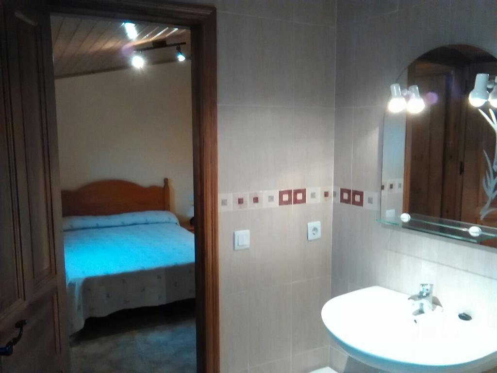 Apartamentos Turisticos Rosario Camarena de la Sierra Chambre photo