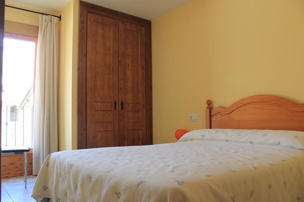 Apartamentos Turisticos Rosario Camarena de la Sierra Chambre photo
